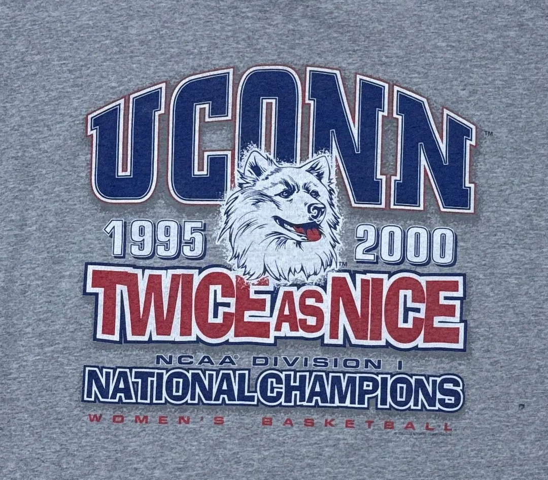 2000 UConn Women’s Basketball T-Shirt - XL