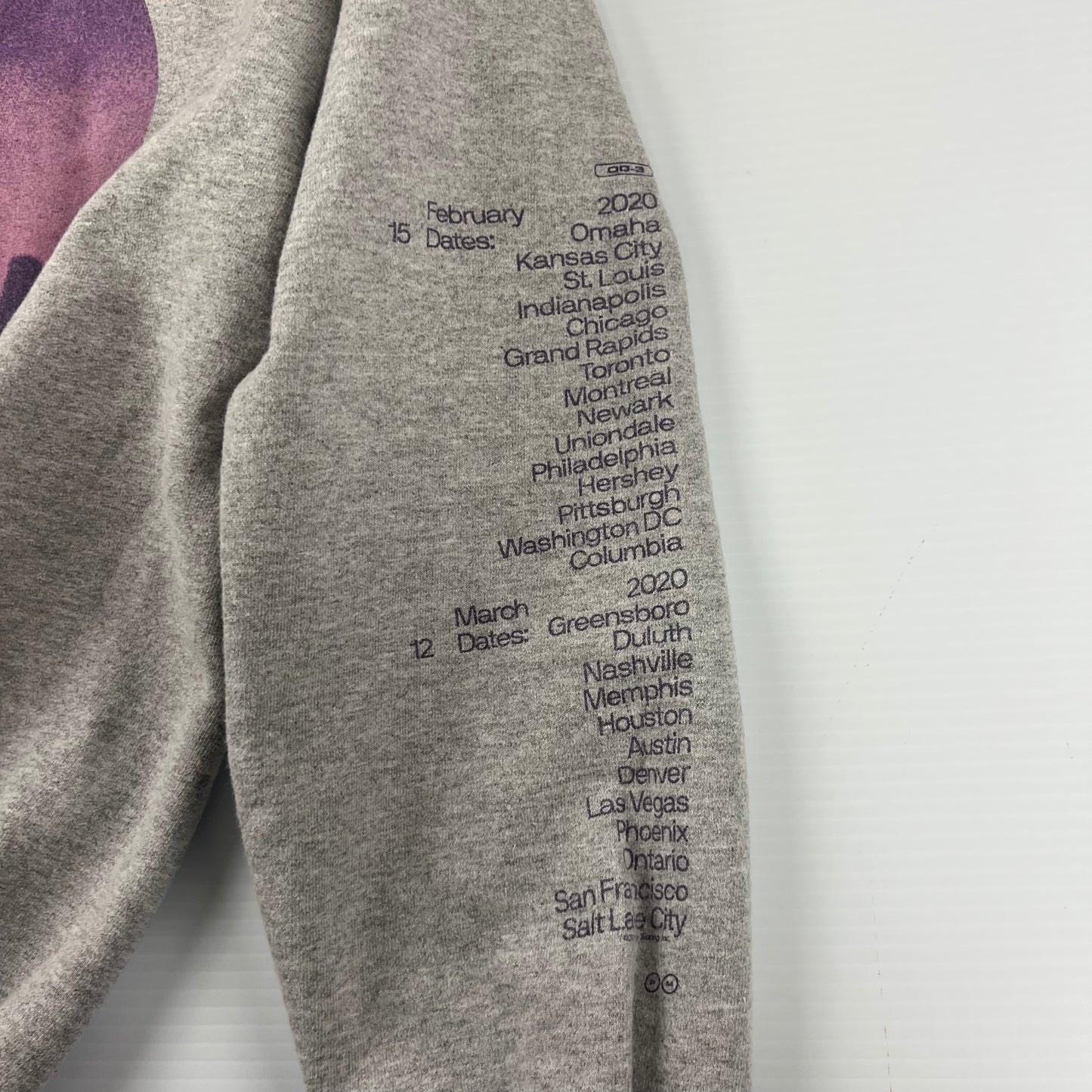 00-3 Tour Crewneck - Medium