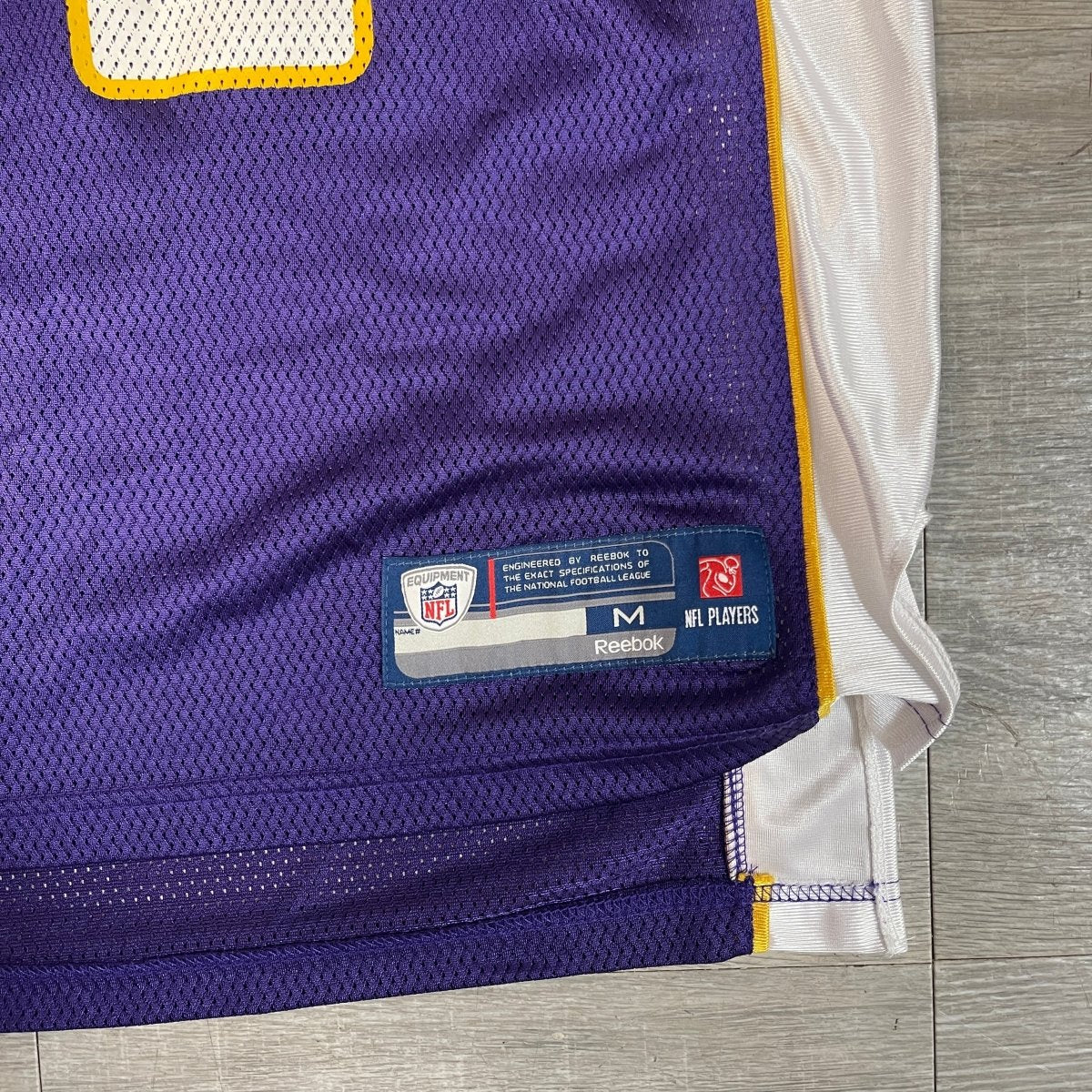 Vikings #4 Favre Football Jersey - M - ALL GOODS - ALL GOODS