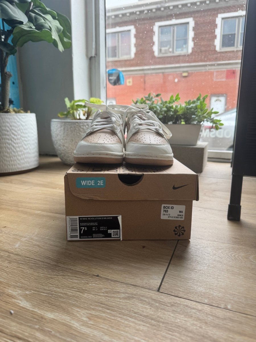 Women’s Nike Dunk - Size 7.5 - ALL GOODS - ALL GOODS